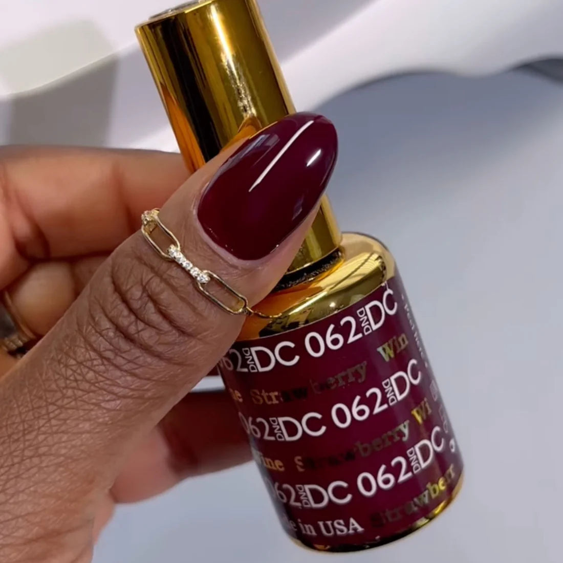 DND DC Gel Nail Polish Duo - 062 Strawberry Wine