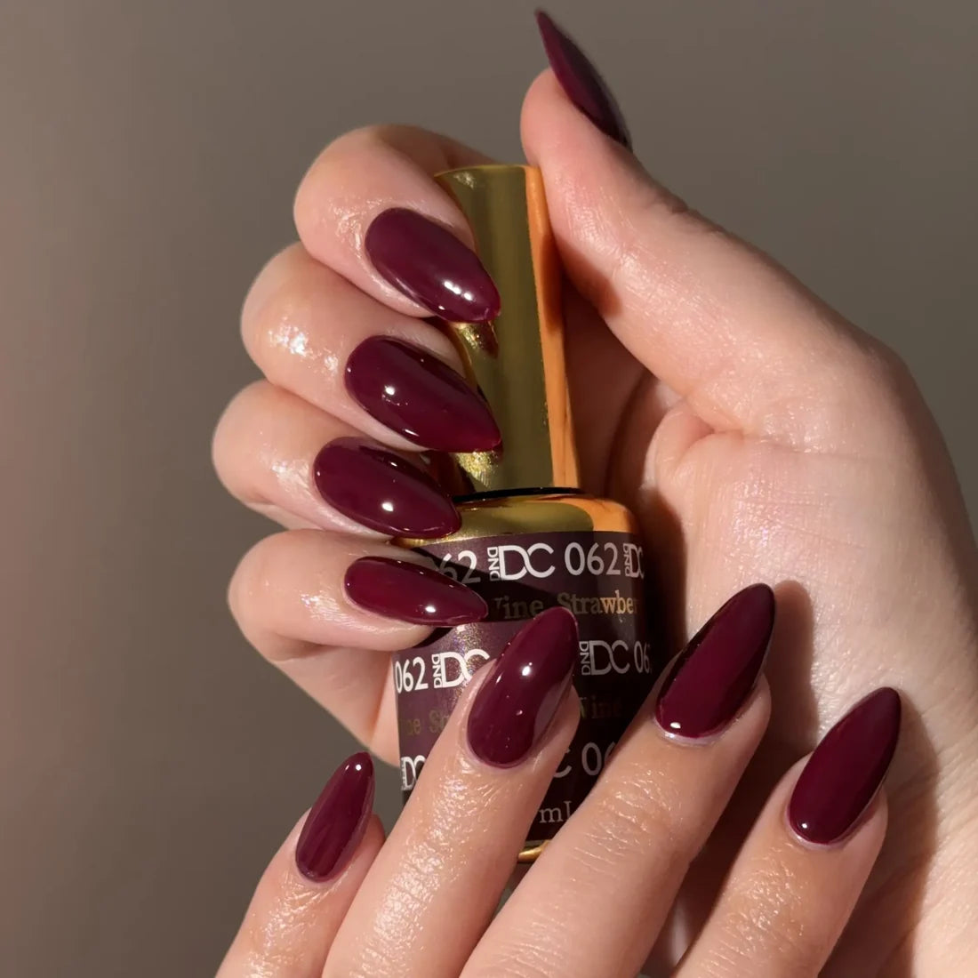 DND DC Gel Nail Polish Duo - 062 Strawberry Wine